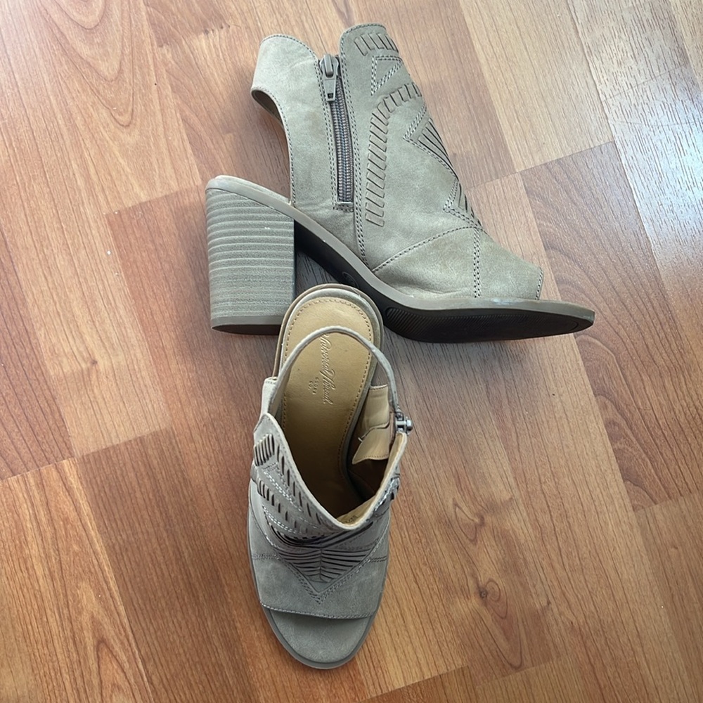 Open toe Booties - Picture 4 of 5